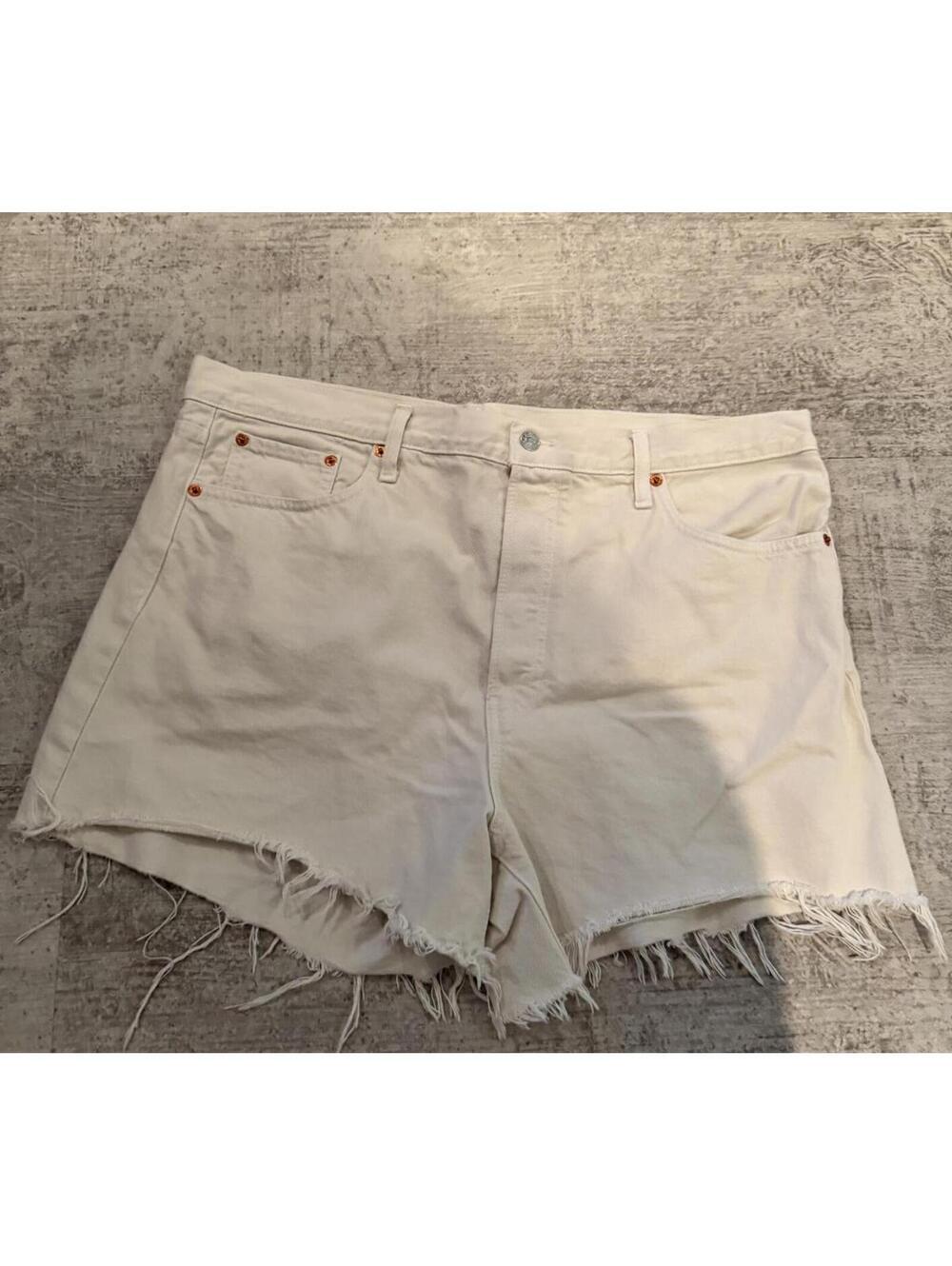 Redone Women’s Cream Cotton Cut off Fray shorts 32